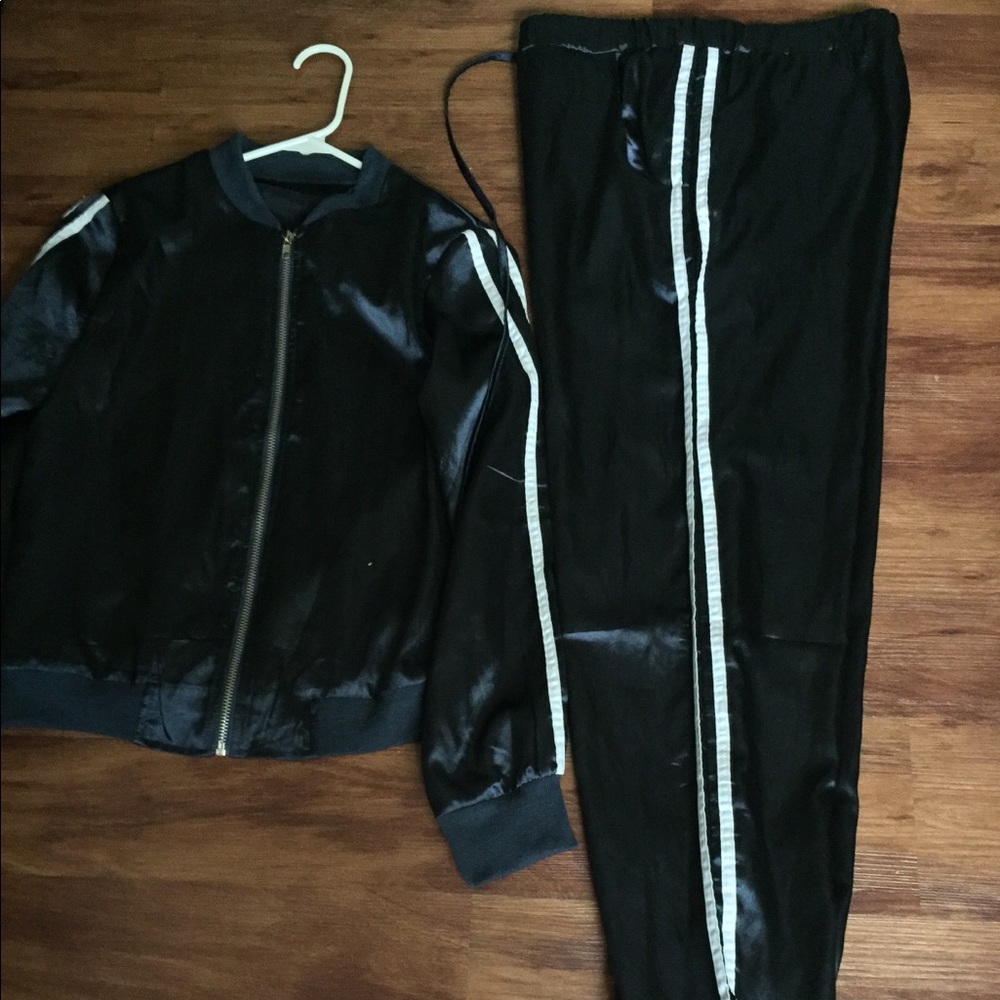 Jogging suit - Picture 2 of 5